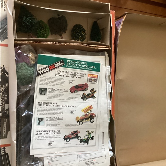 Life-like model railroad vintage scenery - Picture 3 of 3